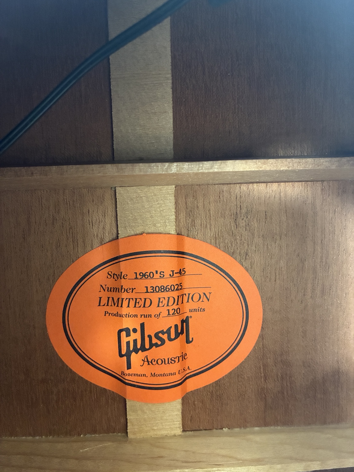 Gibson 1960's J-45 Limited Edition のオレンジラベル。Production run of 120 units と記載
